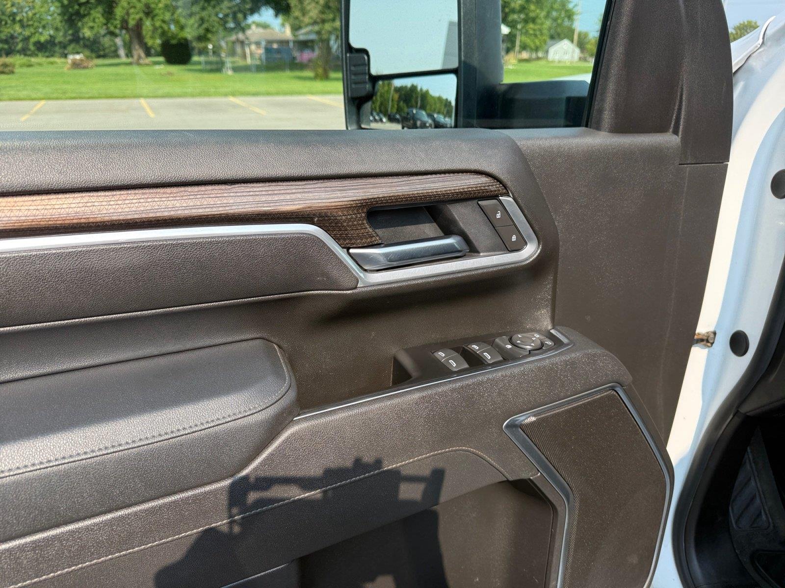 Used 2025 Summit White Chevrolet LT image 11