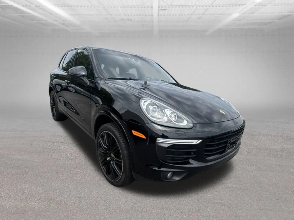 Used 2018  Porsche  image 8
