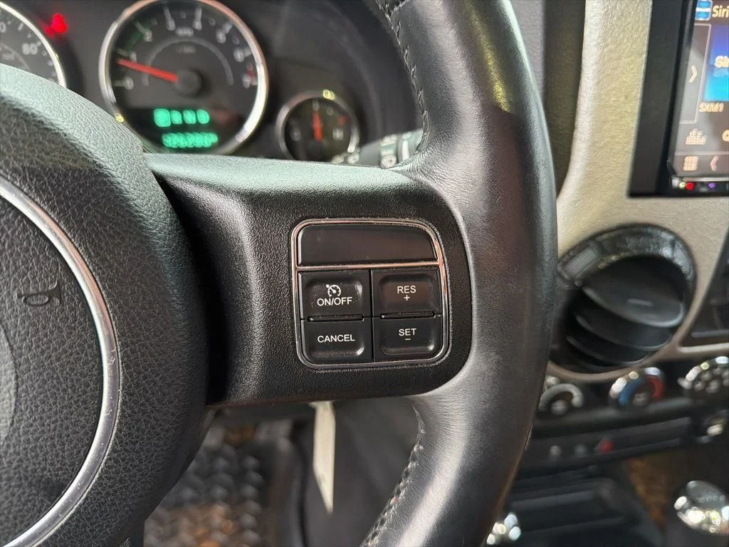 Used 2015 Silver Jeep Unlimited Sport image 60
