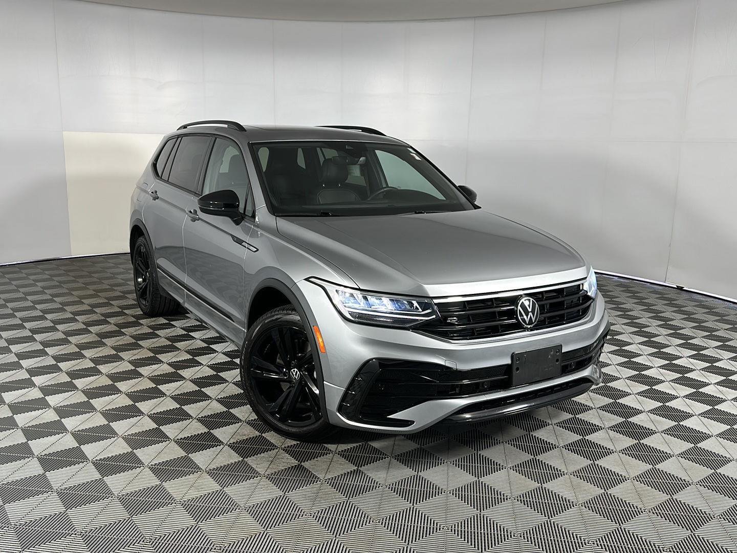 Used 2024 Pyrite Silver Metallic Volkswagen SE R-Line Black image 13