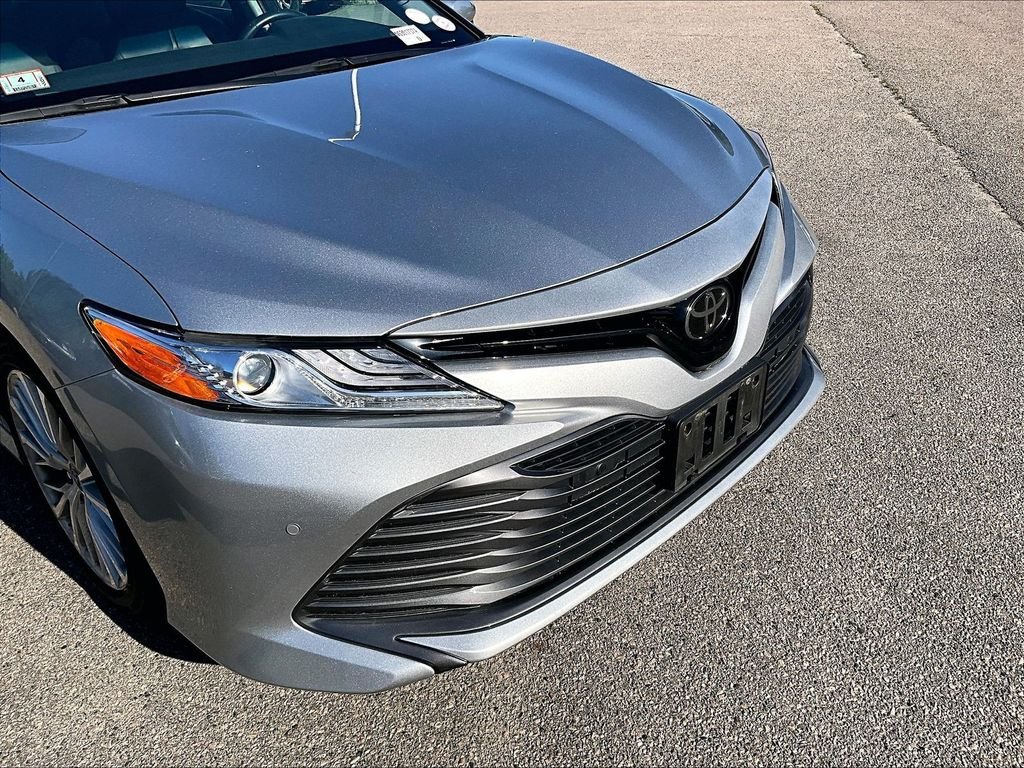 Used 2018 Silver Toyota XLE image 8