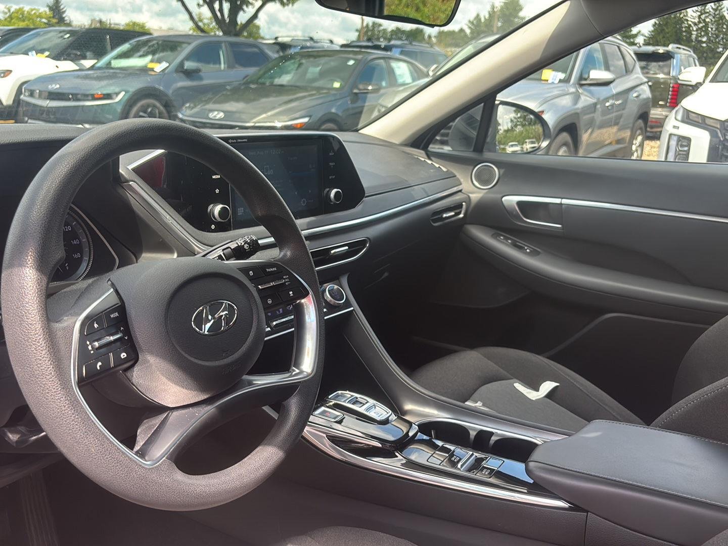 Used 2021 Quartz White Hyundai SEL image 9