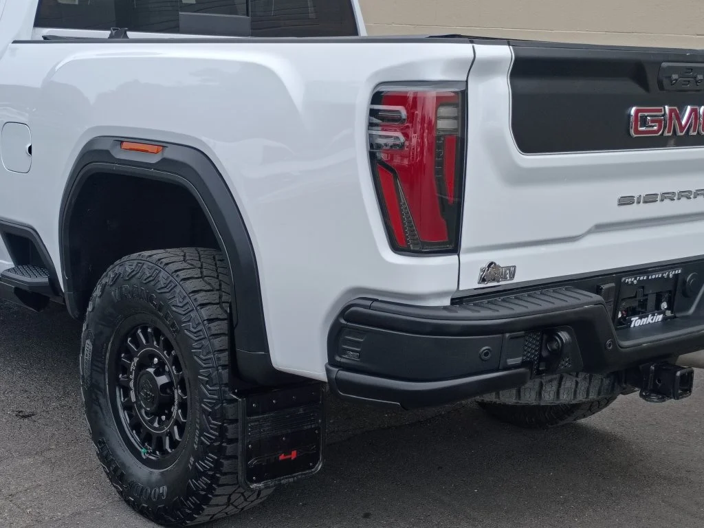 Used 2025 White GMC AT4X image 6