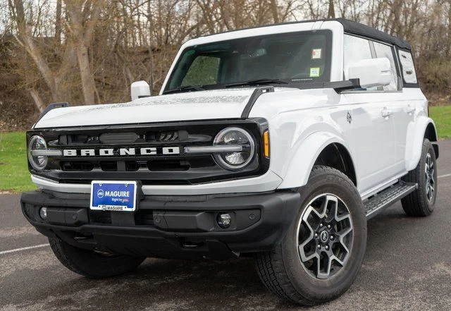 2023 Ford Bronco Outer Banks 4WD 4-door's photo
