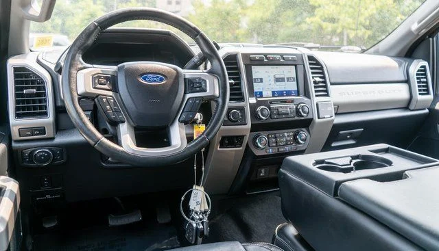 Used 2020 White Ford Lariat image 12