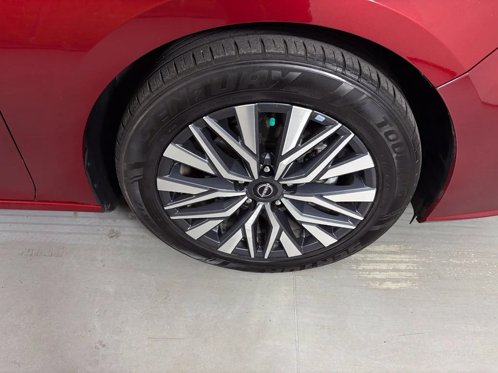 Used 2024 Red Nissan 2.5 SV image 10