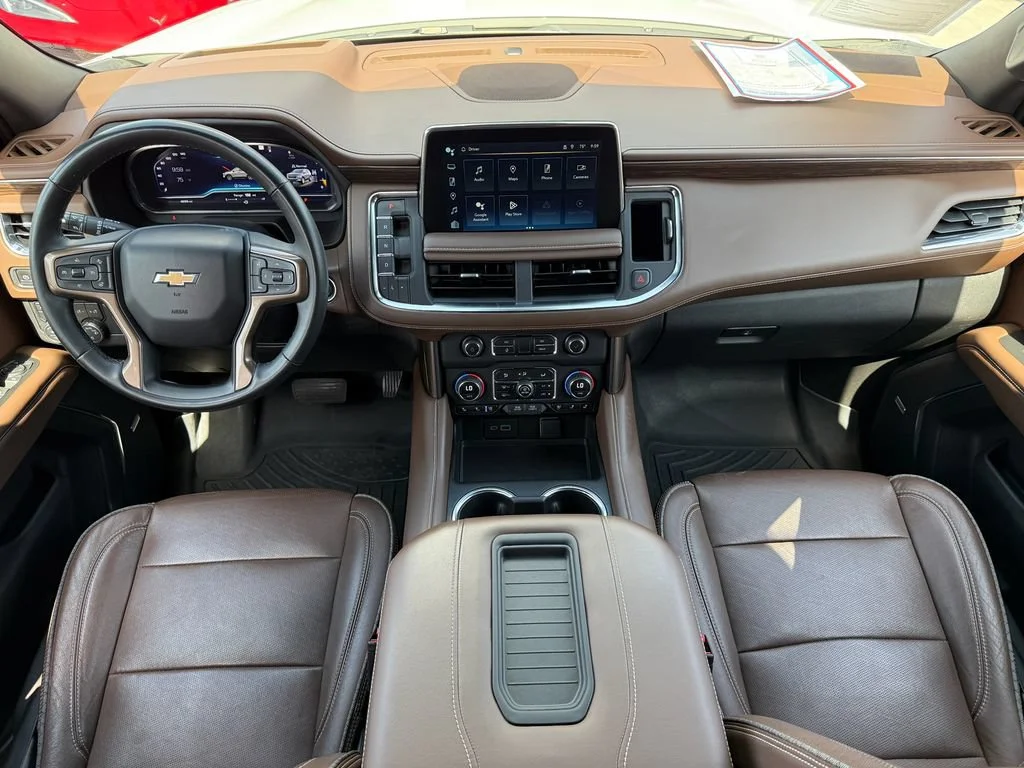 Used 2023 Iridescent Pearl Tricoat Chevrolet High Country image 21