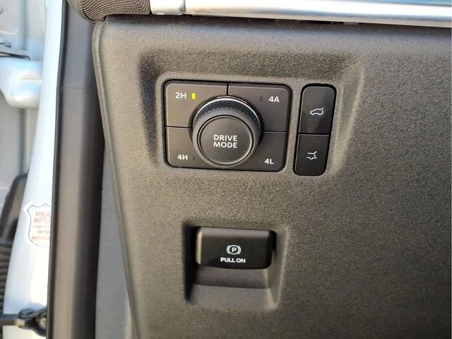 Used 2025  Ford Platinum image 13