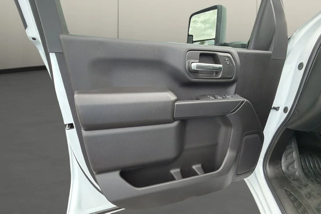 New 2026 Summit White Chevrolet WT image 14