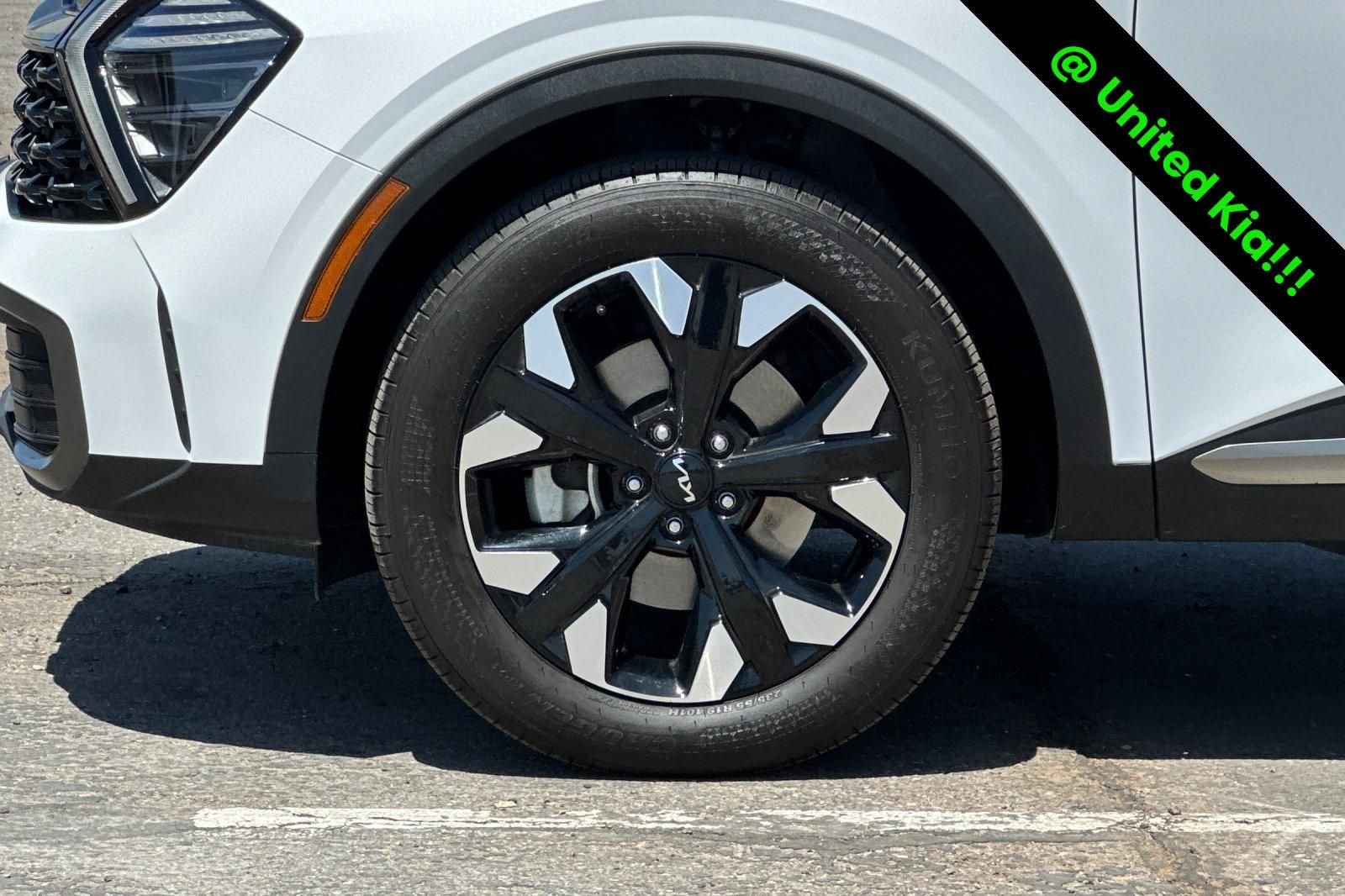 Used 2024 White Kia X-Line image 27