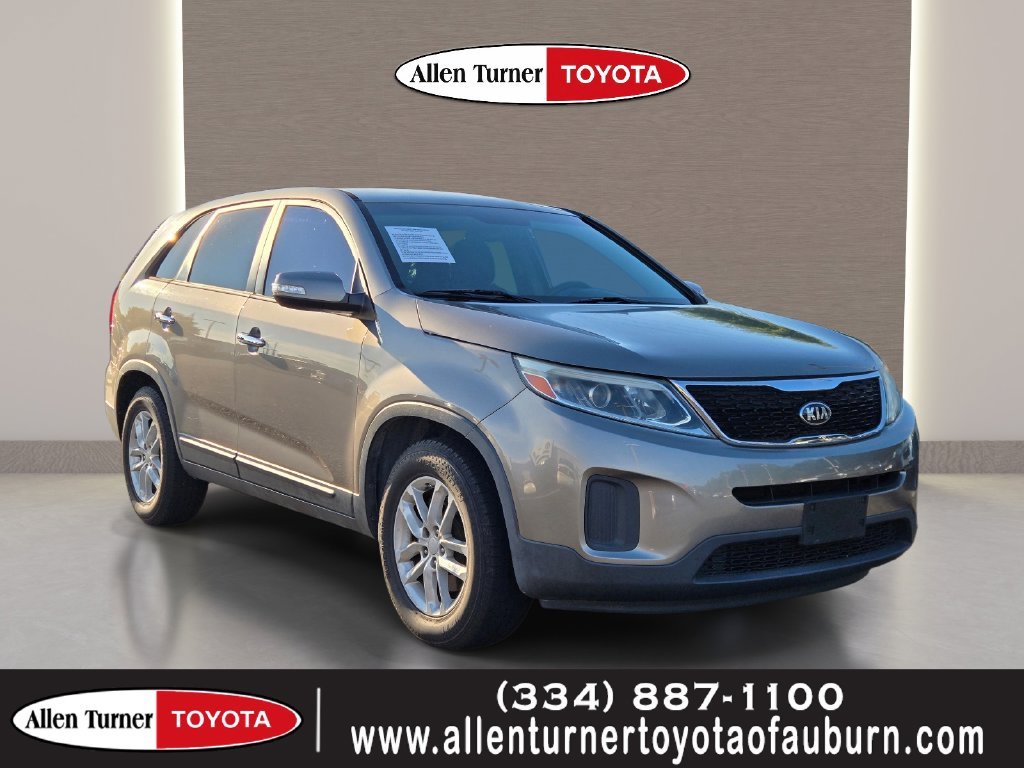 Used 2015 Silver Kia LX image 1