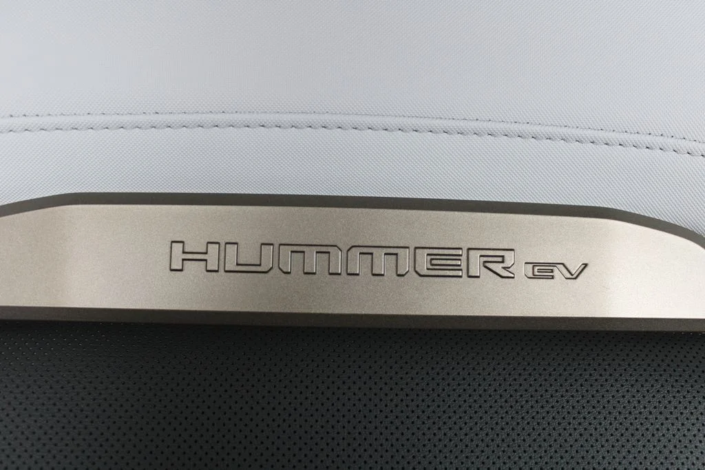 Used 2025 Black GMC 2X image 20