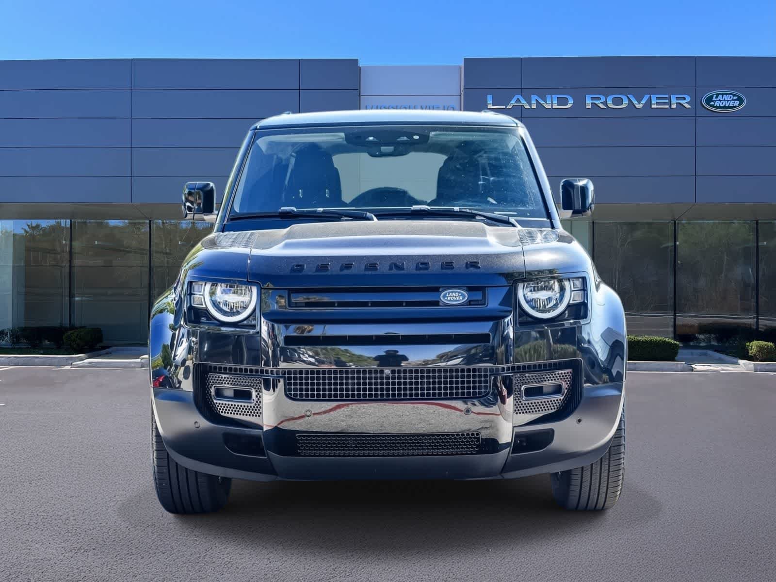 Used 2023 Santorini Black Metallic Land Rover S image 2