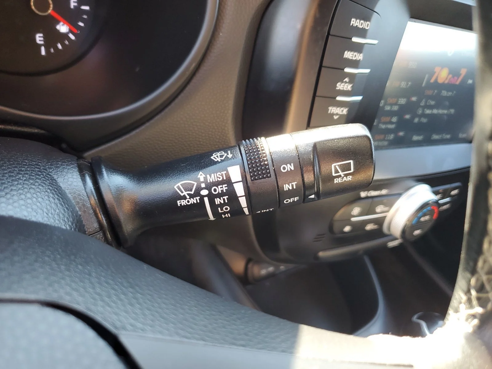 Used 2018 Red Kia Plus image 25