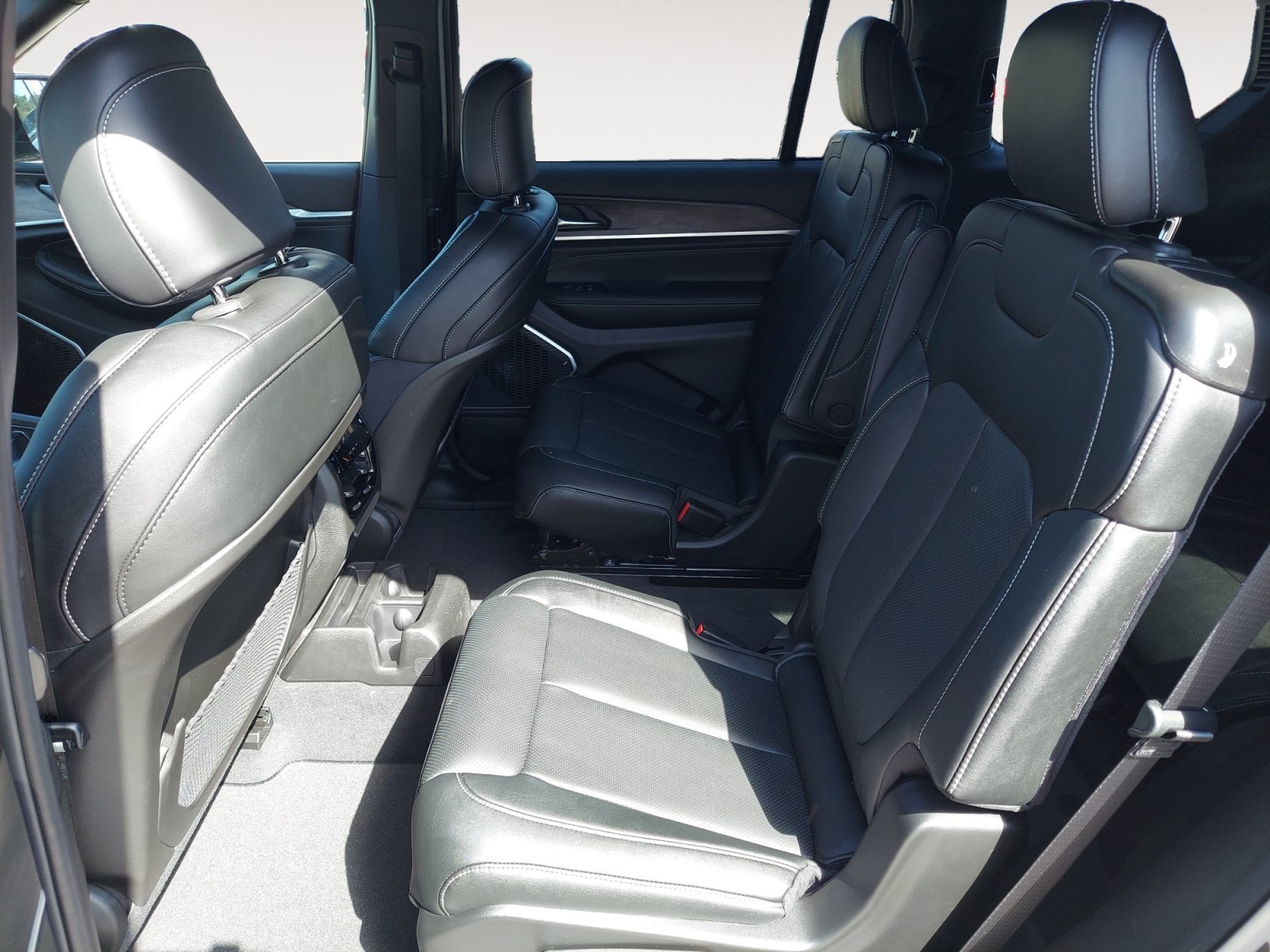 New 2026 Baltic Gray Metallic Clearcoat Jeep Limited Reserve image 24