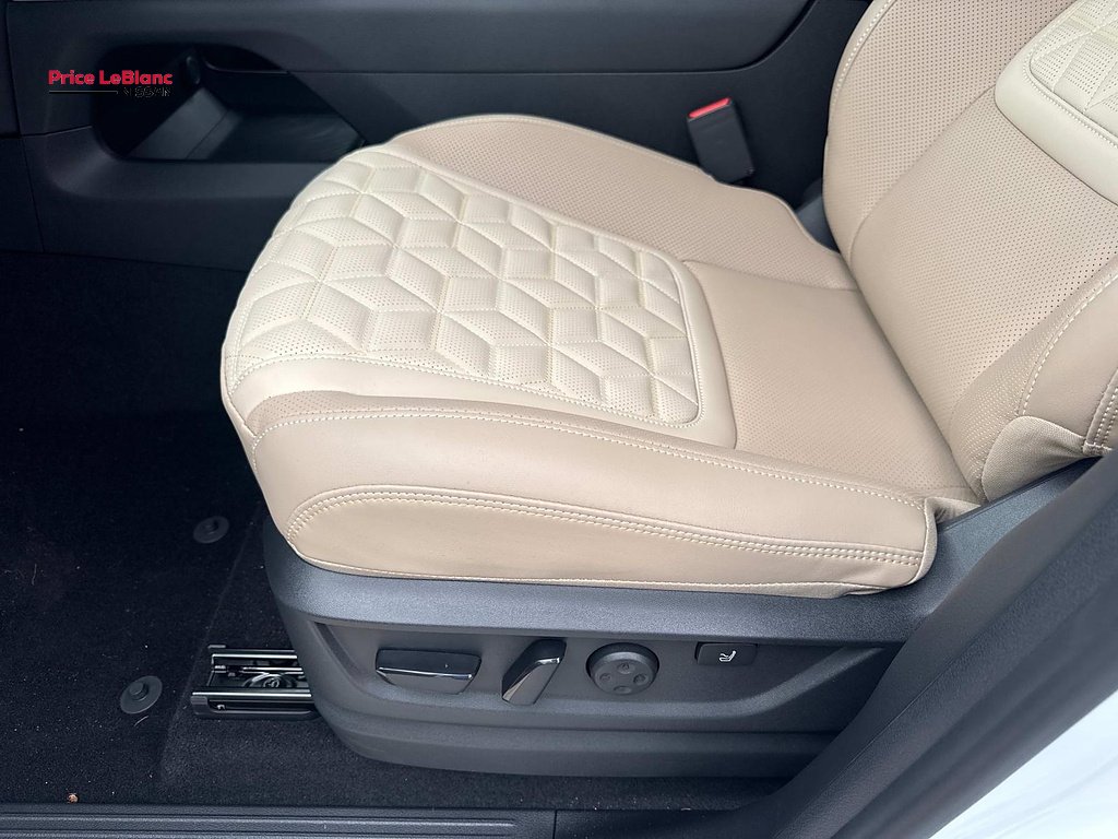 New 2026 Everest White TriCoat / Super Black Two-tone Nissan Platinum Reserve image 10