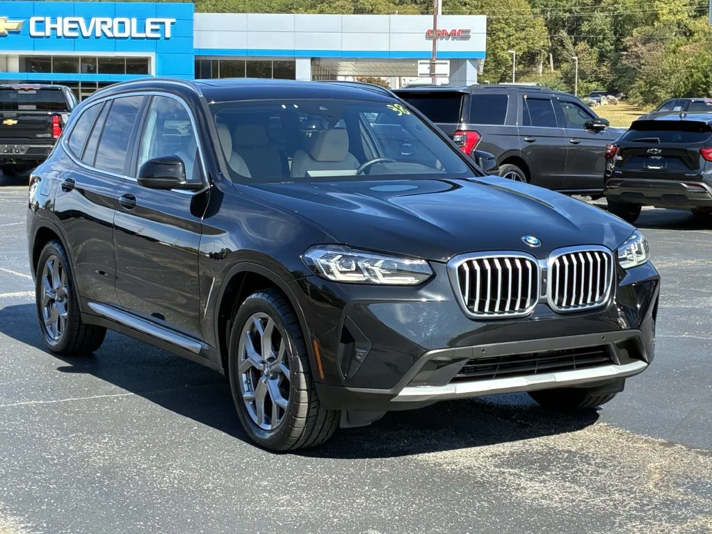 Used 2024 Black BMW xDrive30i image 8