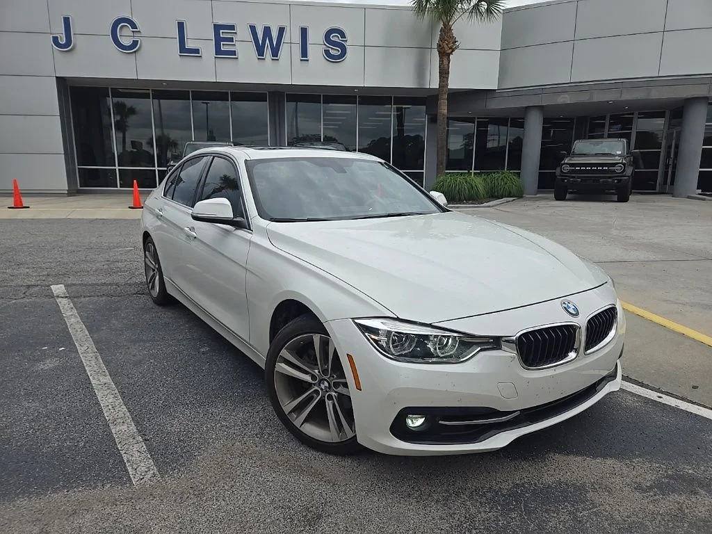 Used 2018 Alpine White BMW 330i image 1