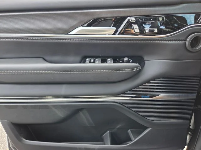 2025 Jeep Grand Wagoneer L Series II - Photo 21