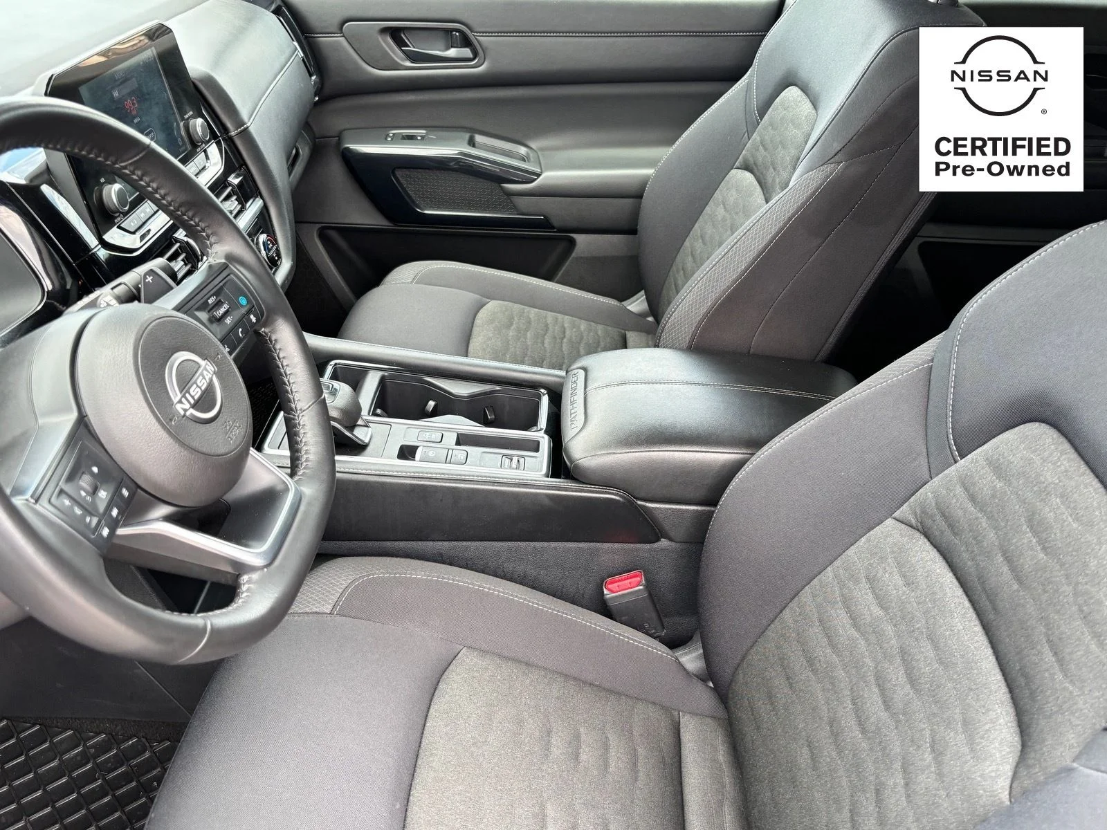 Used 2025 Deep Ocean Blue Pearl Nissan SV image 16