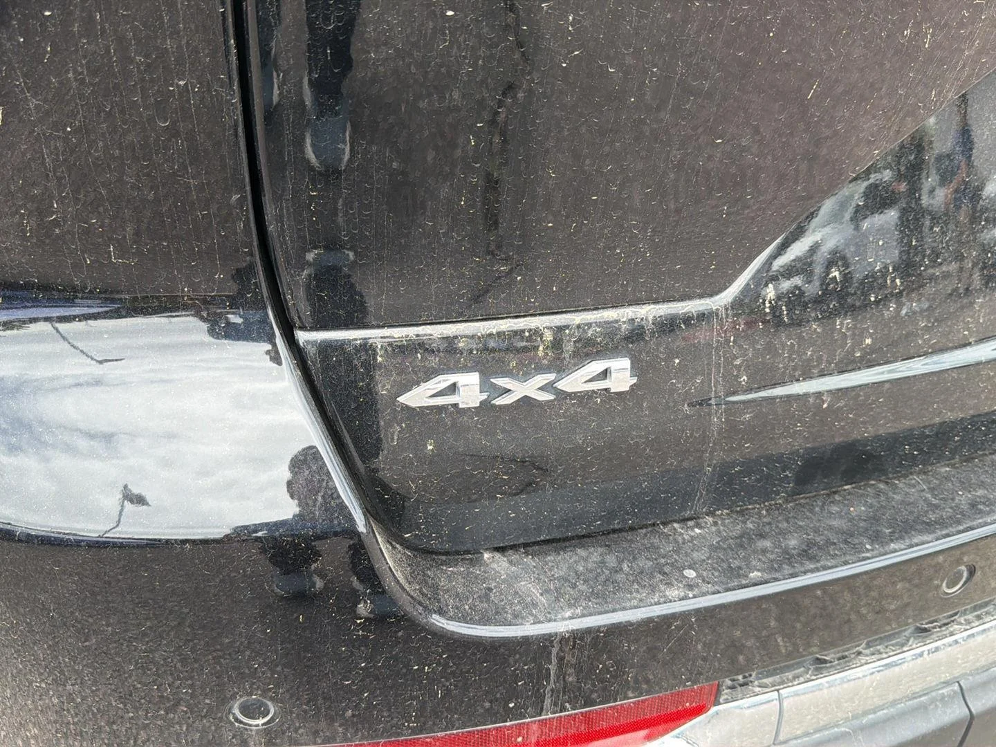 Used 2023 Diamond Black Crystal Pearlcoat Jeep Laredo image 8
