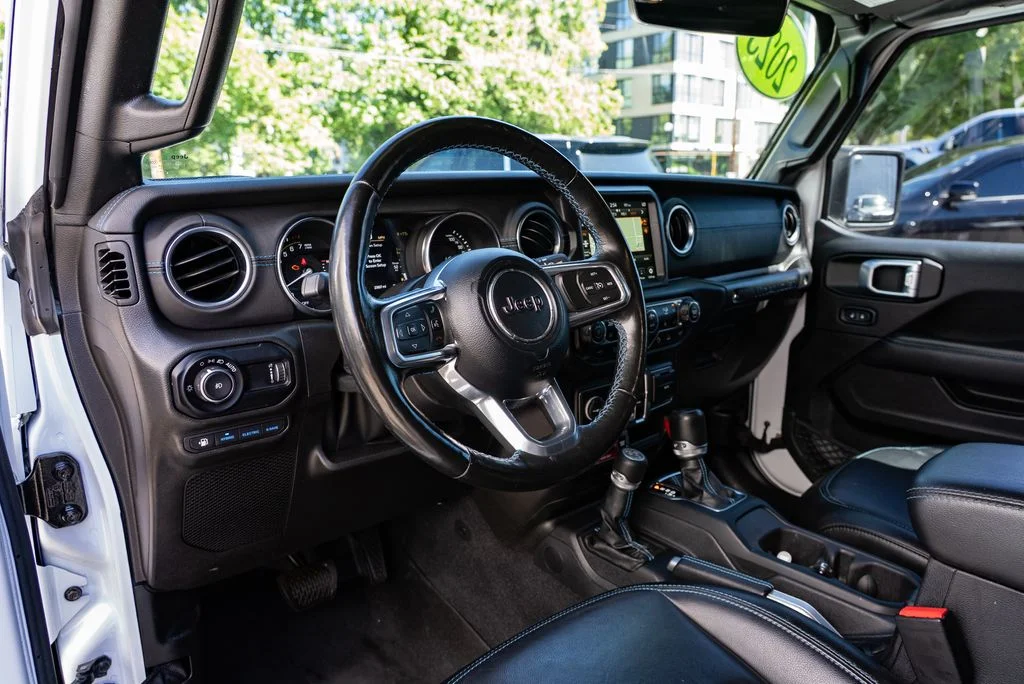 Used 2023 White Jeep Rubicon 4xe image 23