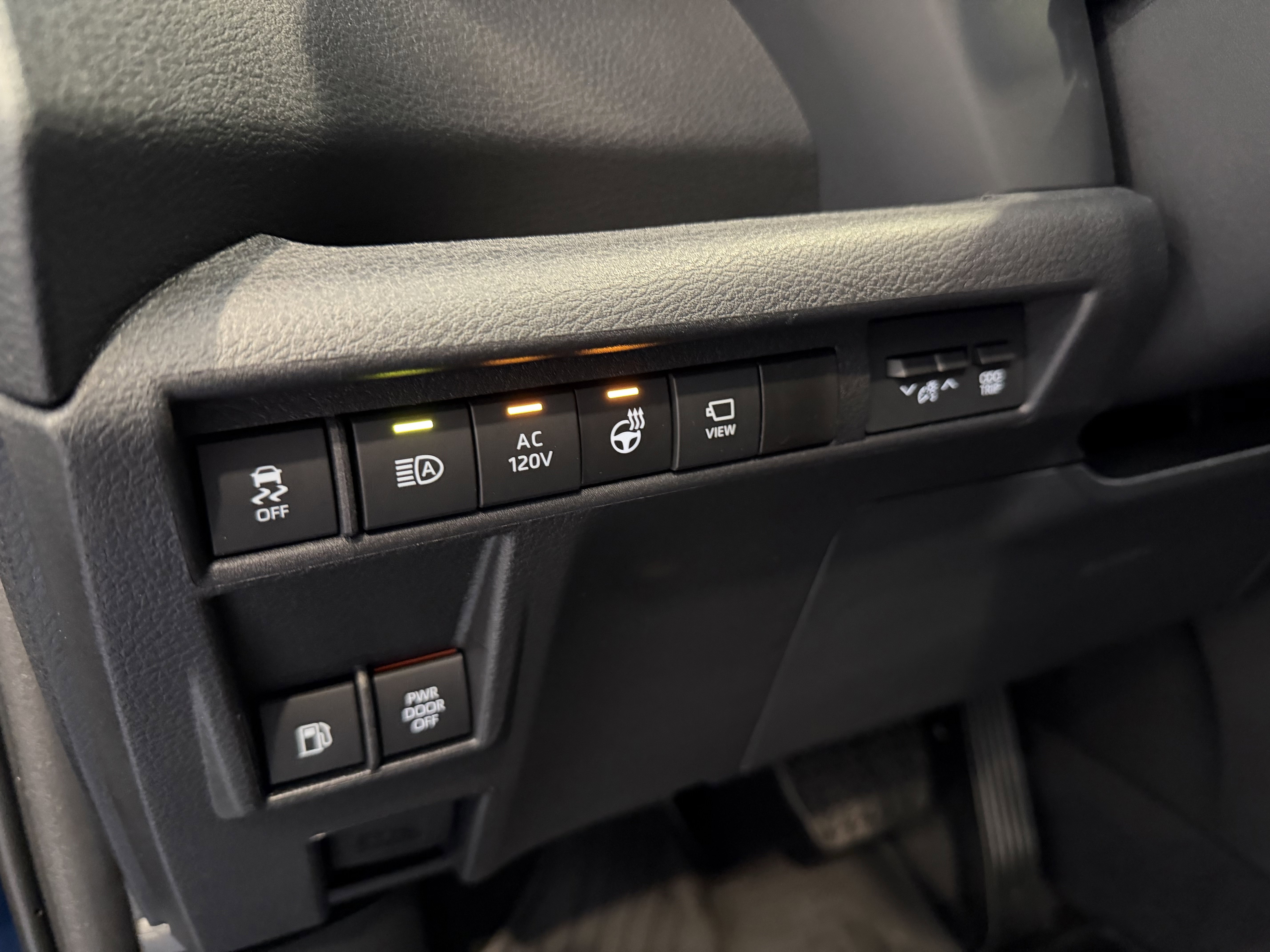 2026 Toyota Sienna Platinum - Photo 51