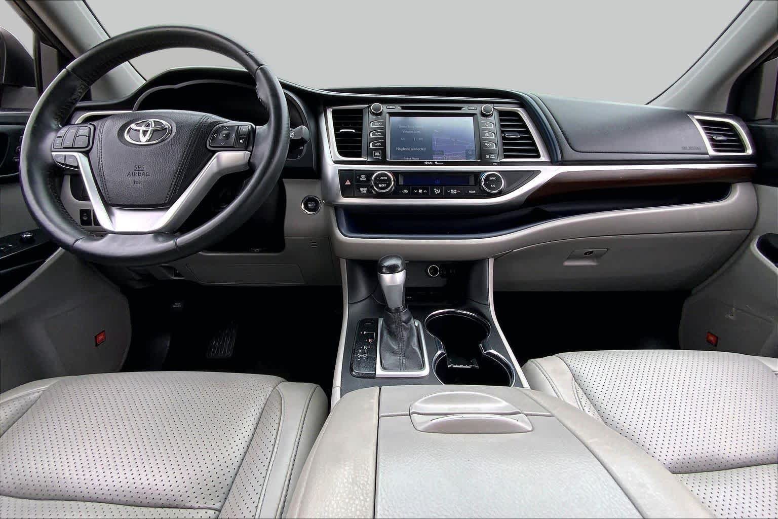 Used 2015 Silver Sky Metallic Toyota Limited image 15
