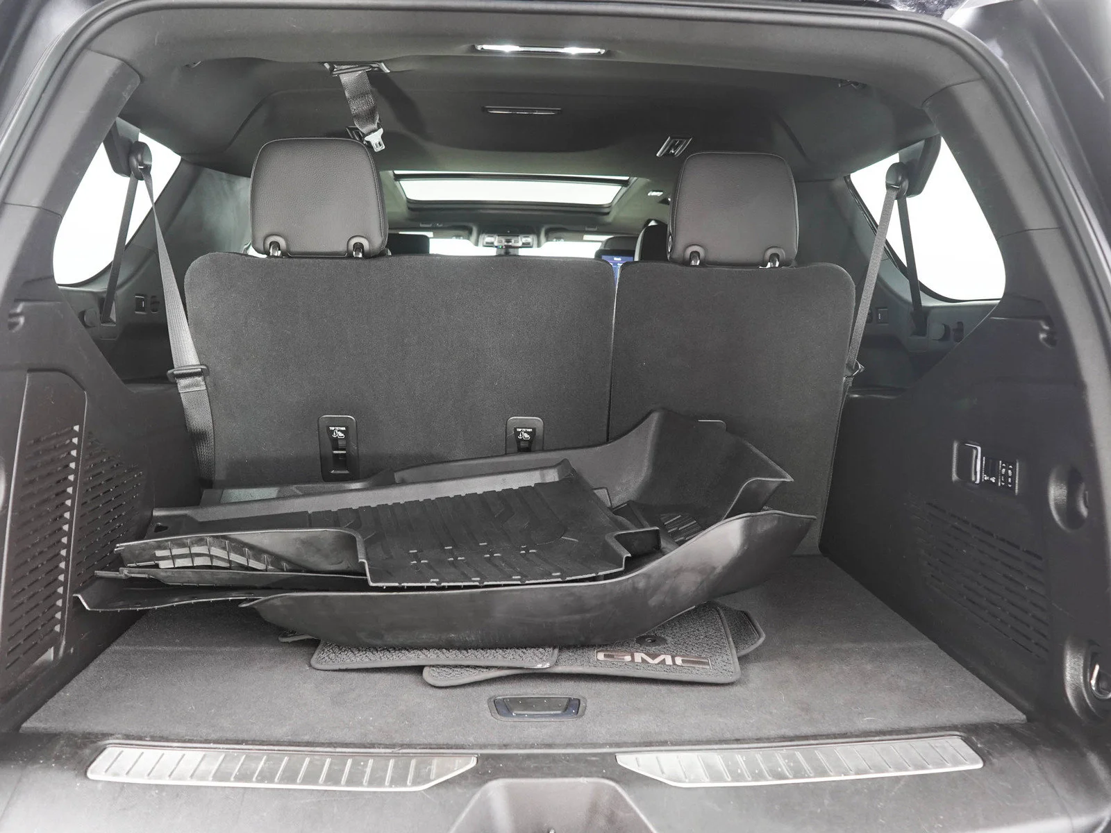Used 2021 ONYX BLACK GMC Denali image 9
