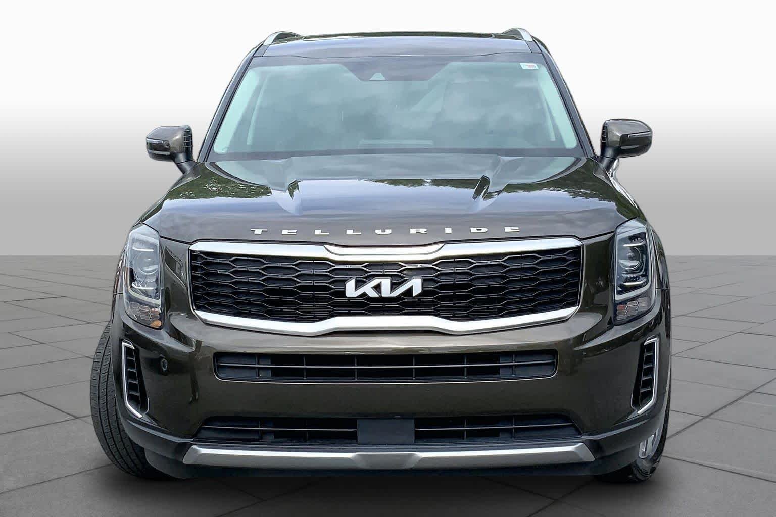 Used 2022 Dark Moss Kia S image 4