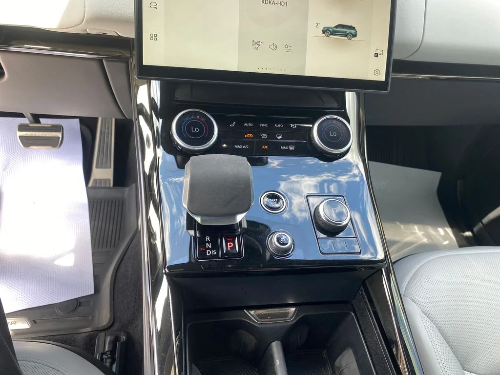 Used 2023 Gray Land Rover SE Dynamic image 18