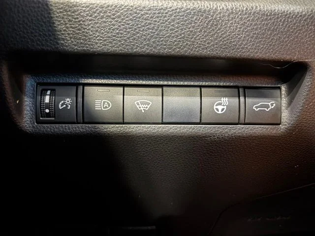 Used 2020 Black Toyota XLE image 18