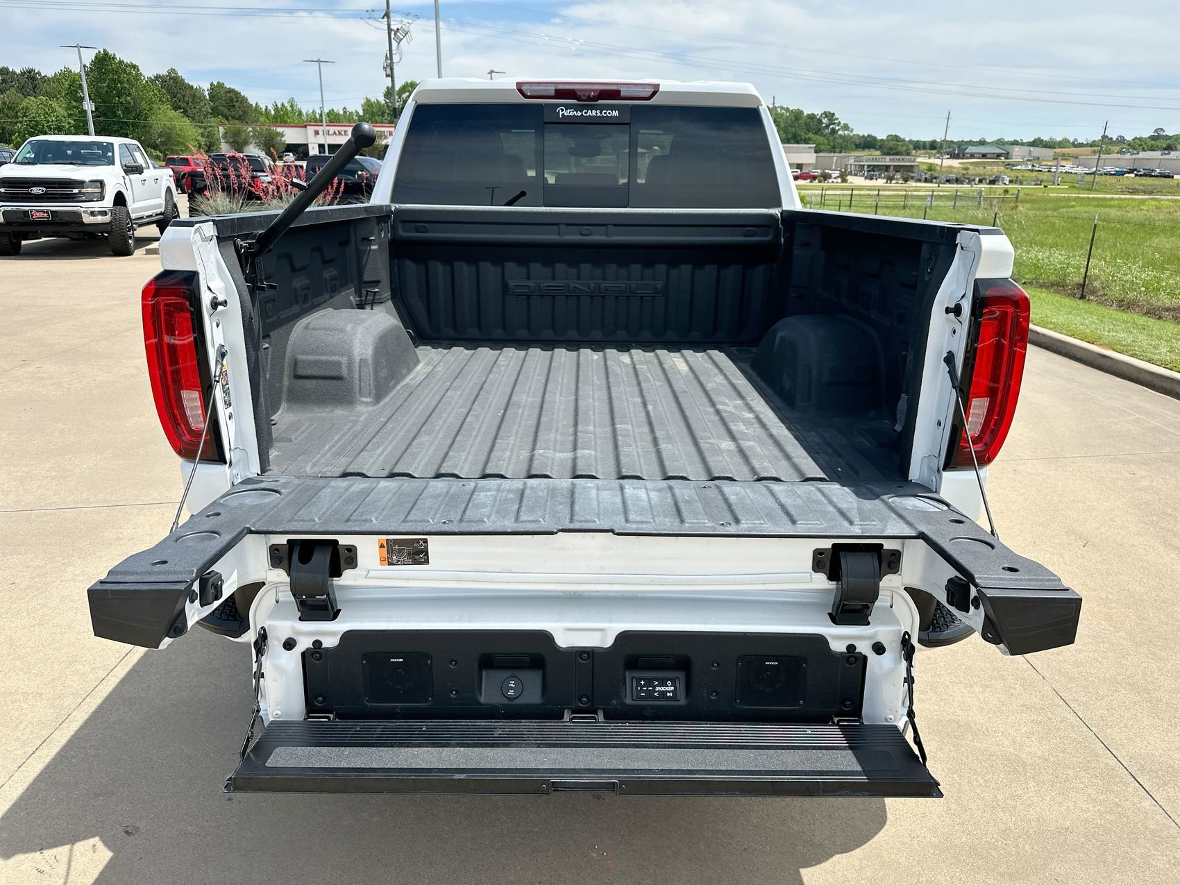 Used 2023 White Frost Tricoat GMC Denali Ultimate image 25
