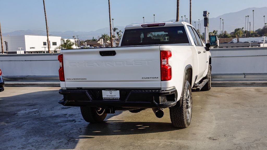 Used 2025 Summit White Chevrolet Custom image 9