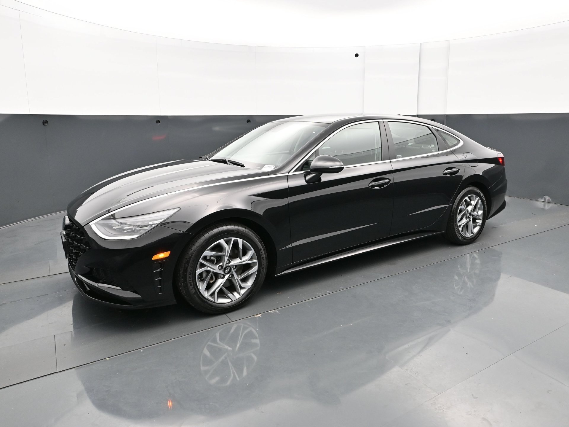 Certified Used 2023 Onyx Black Hyundai SEL 2.5L image 2