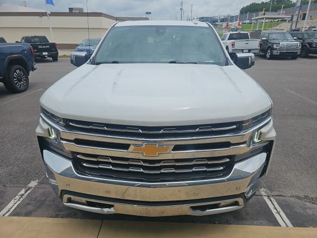 Used 2022 White Chevrolet LTZ image 3