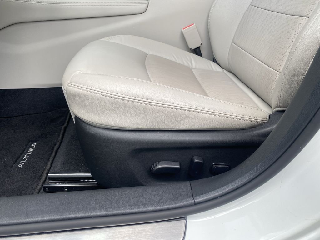 Used 2022 Pearl White Tricoat Nissan 2.5 SL image 12