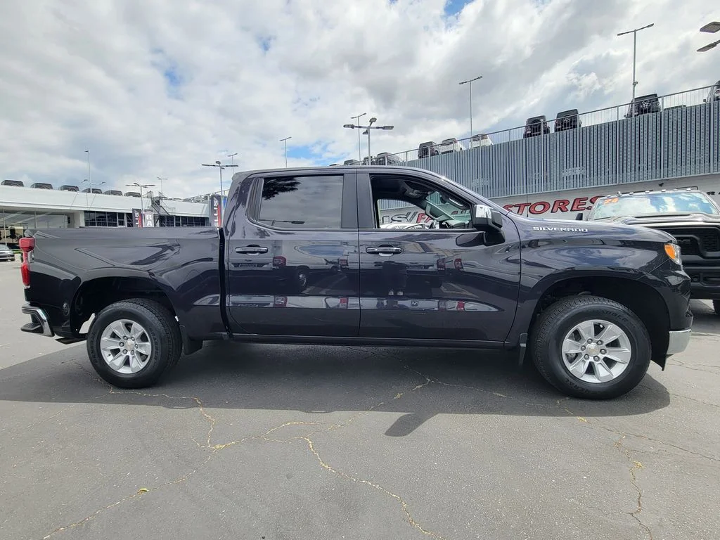Used 2023 Gray Chevrolet LT image 29