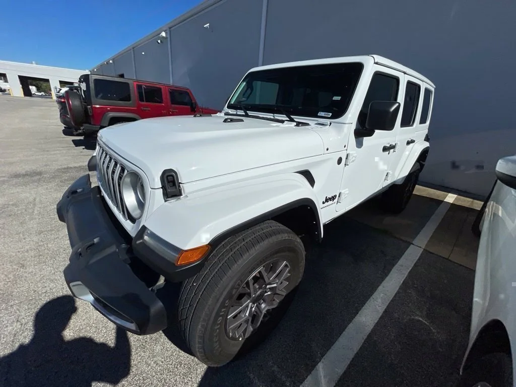 Used 2025 White Jeep Sahara image 17