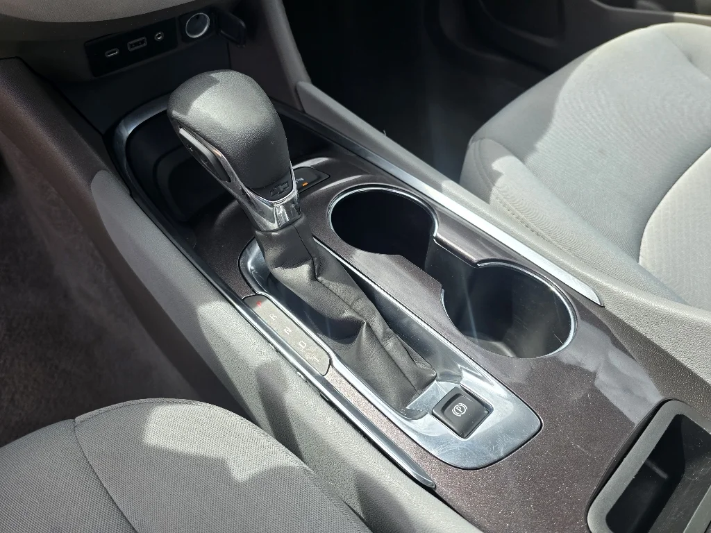 Used 2022 Summit White Chevrolet LT image 19