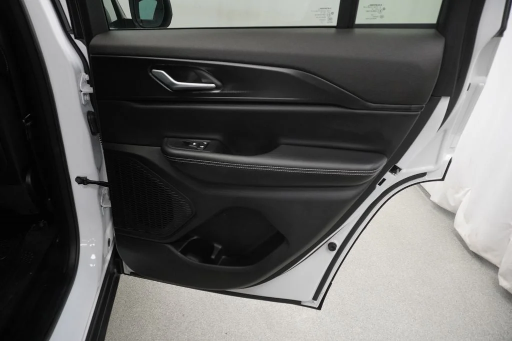 Used 2025 White Jeep Laredo X image 44