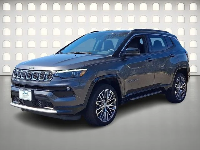 Used 2023 Gray Jeep Limited image 3