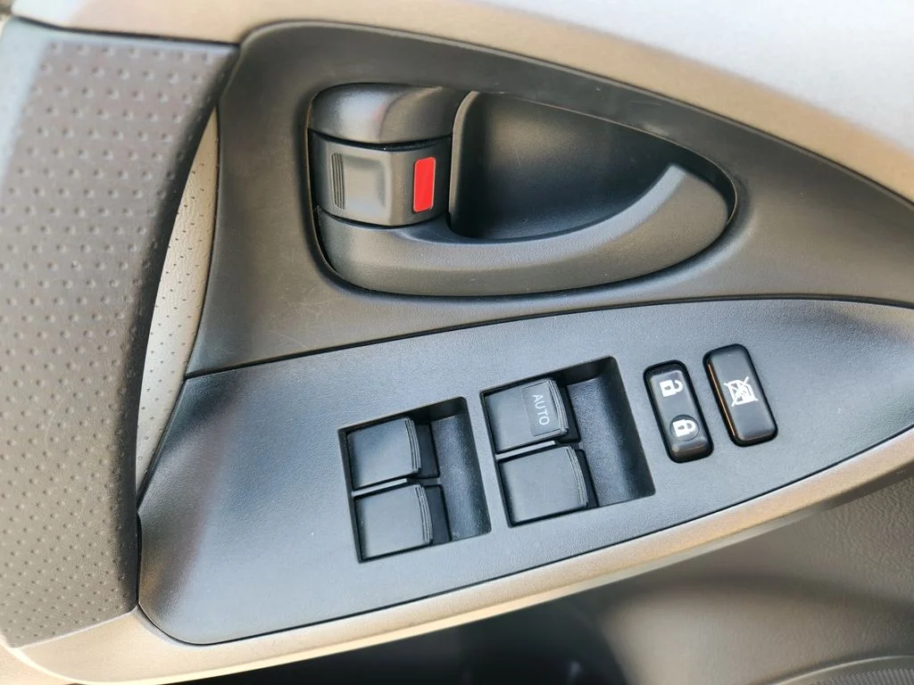 Used 2012 Blizzard Pearl Toyota Limited image 18