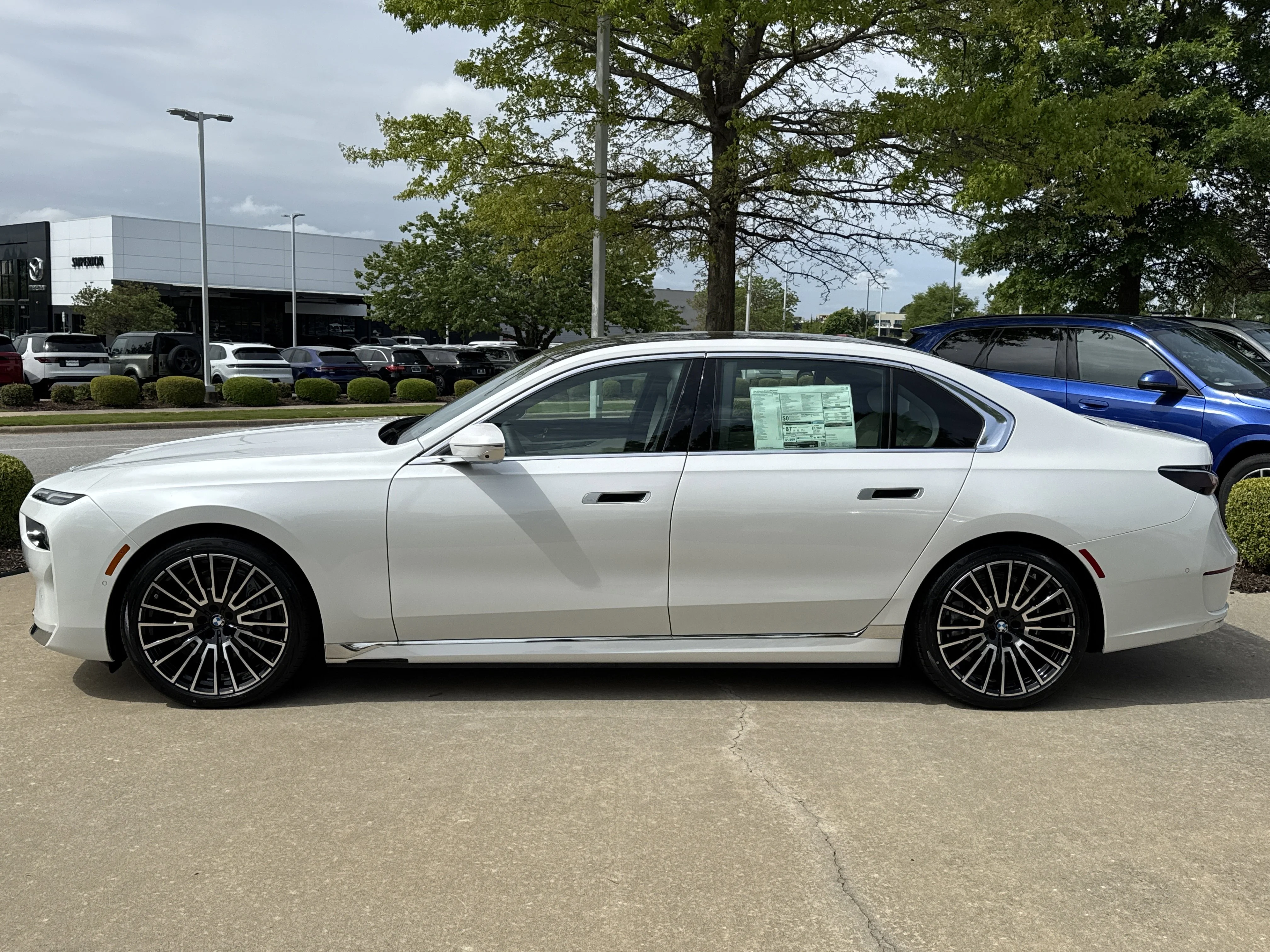 New 2026 MINERAL WHITE BMW xDrive60 image 2