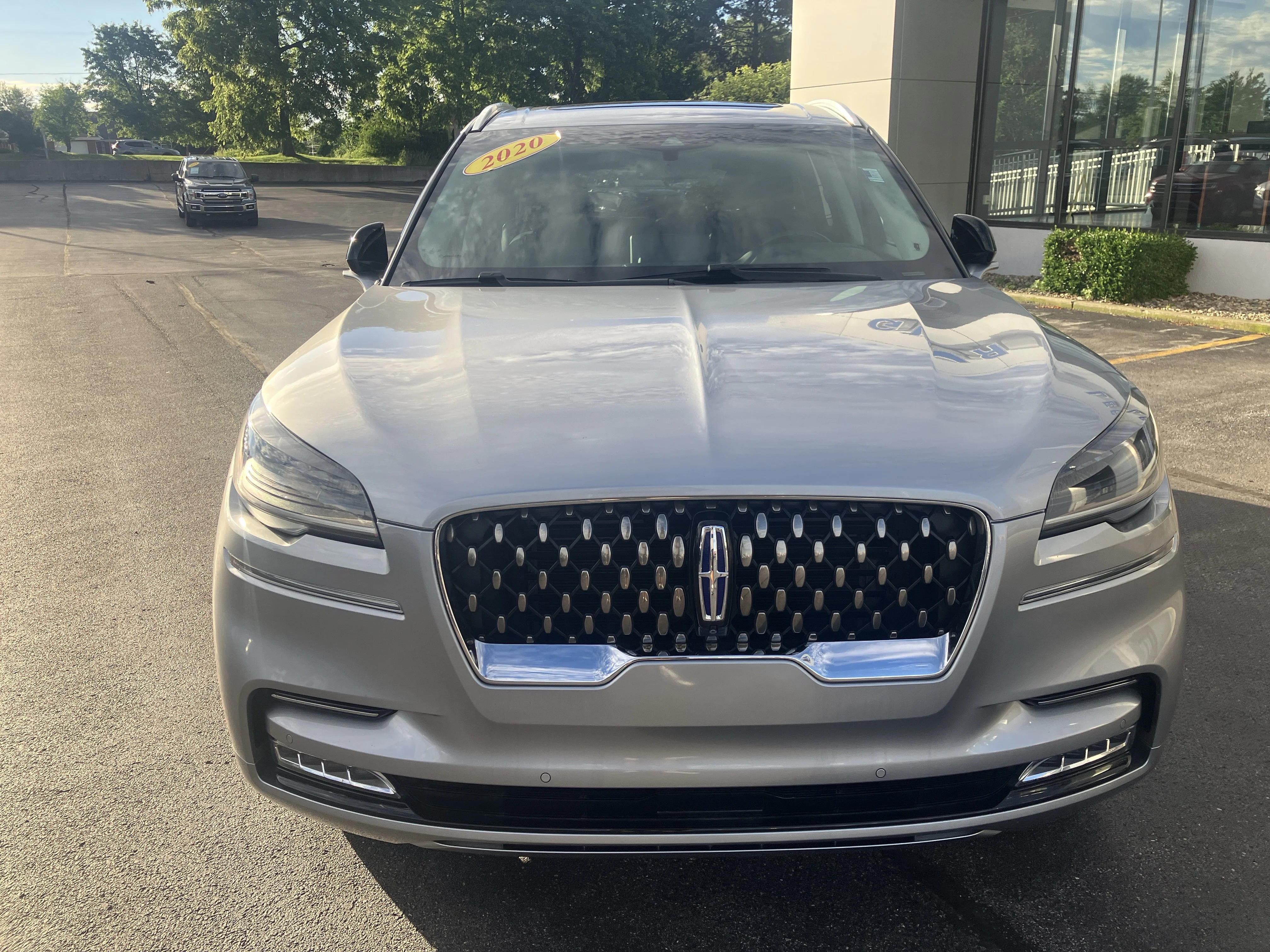 Used 2020 Radiance Metallic Lincoln Grand Touring image 2