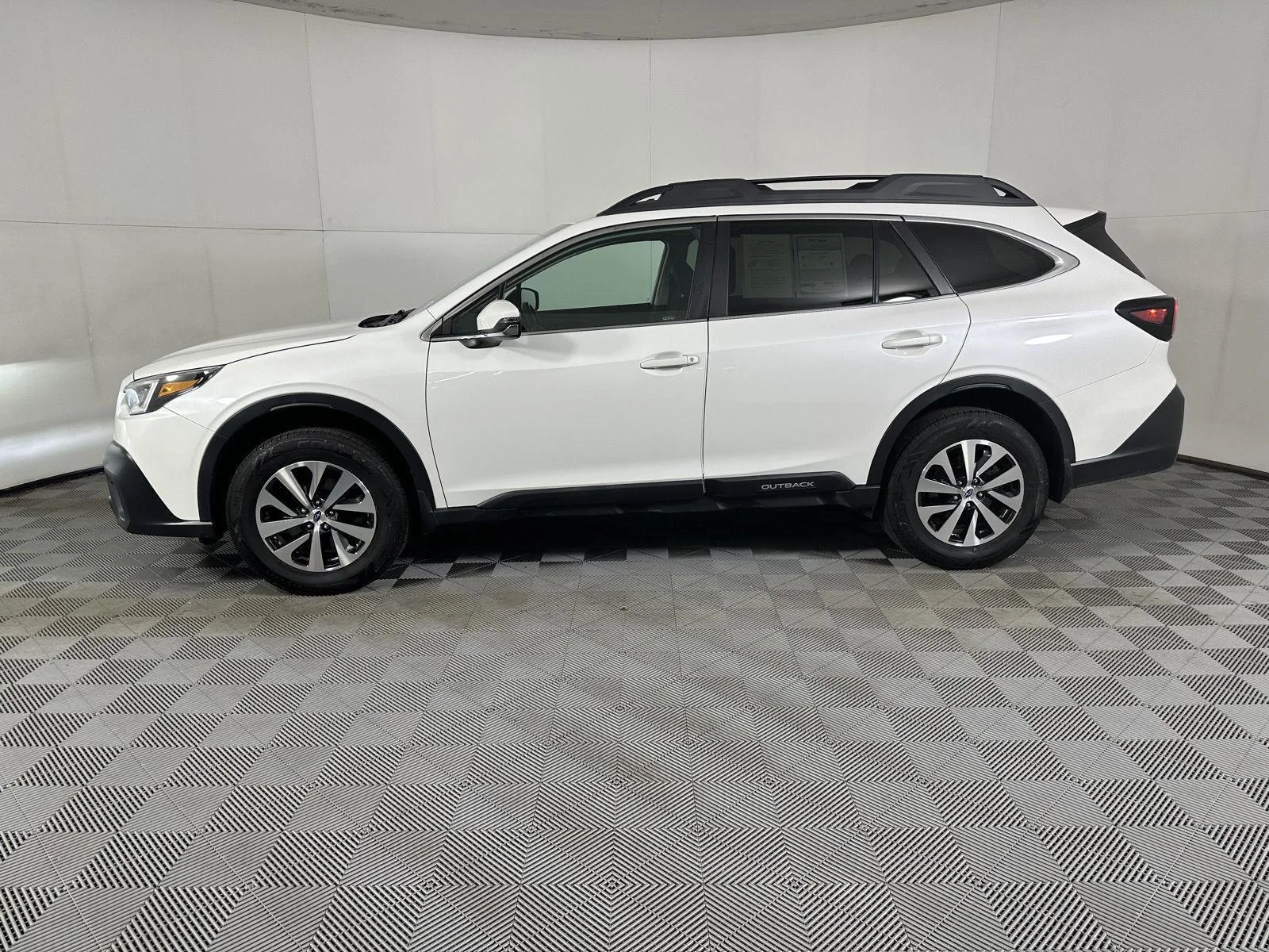 Used 2021  Subaru  image 17