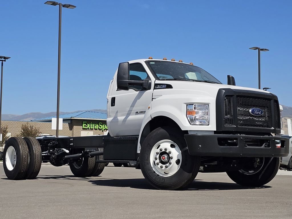New 2025 Oxford White Ford Base image 2