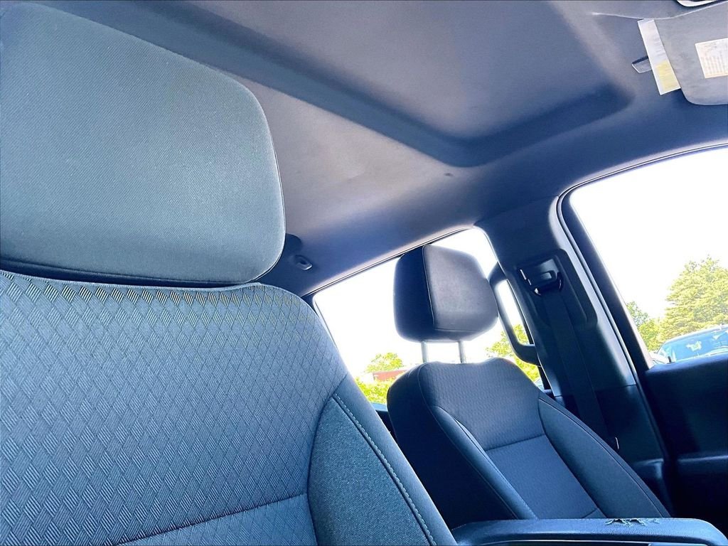 Used 2023 White Chevrolet Custom image 22