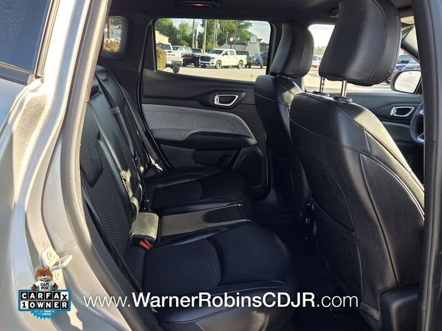 Used 2024  Jeep Latitude image 17