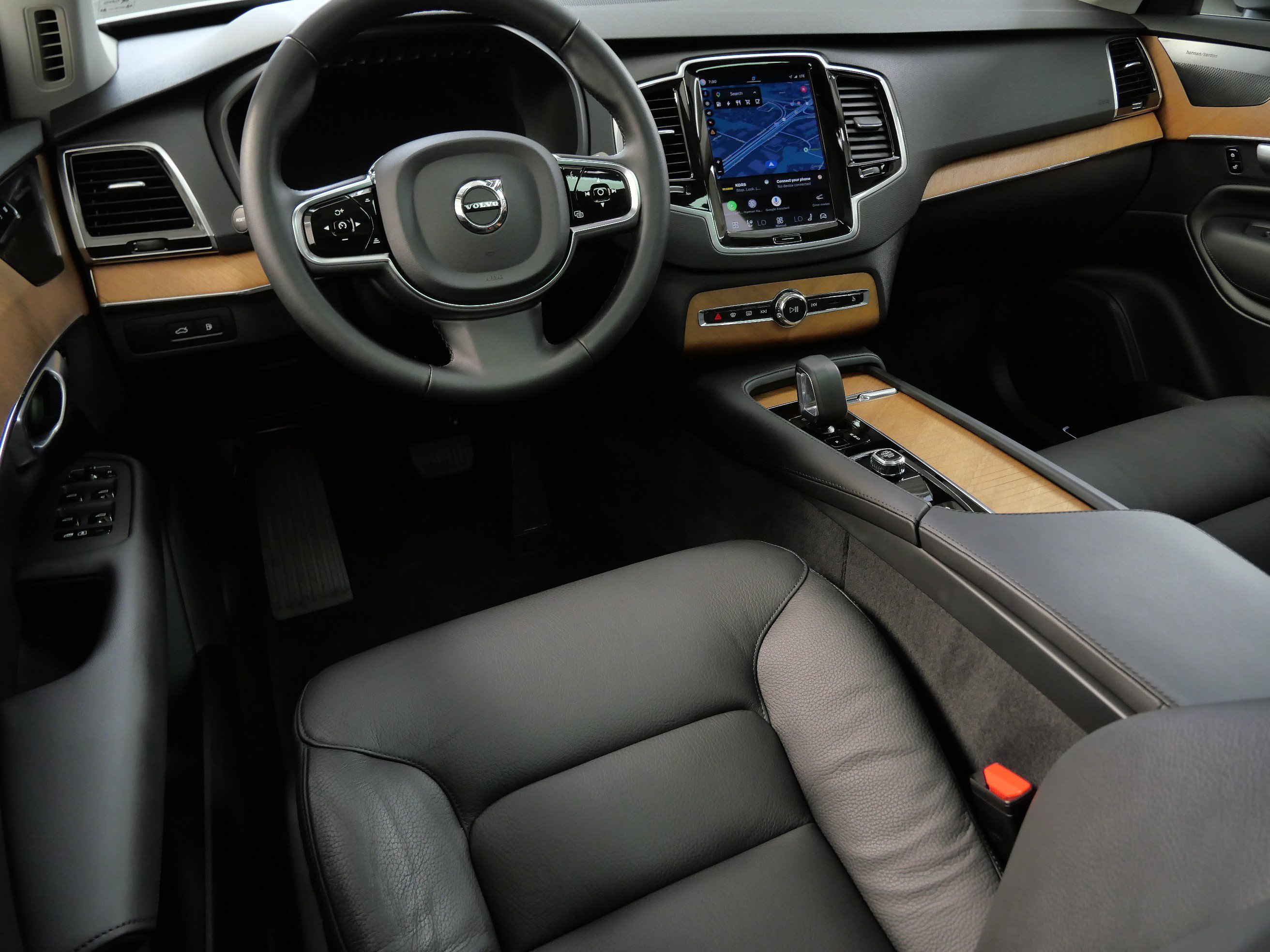 Used 2024 Volvo XC90 Plus with VIN YV4H60CE4R1214714 for sale in Minnetonka, Minnesota